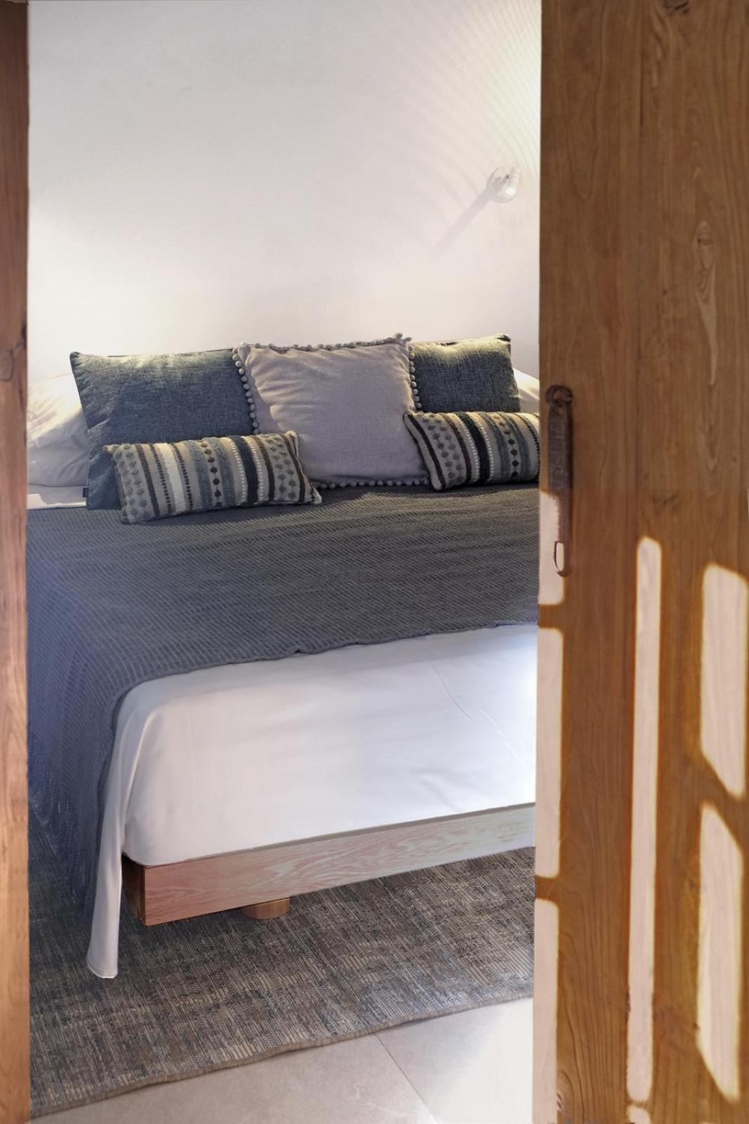 Arta Hydra Hotel Room photo