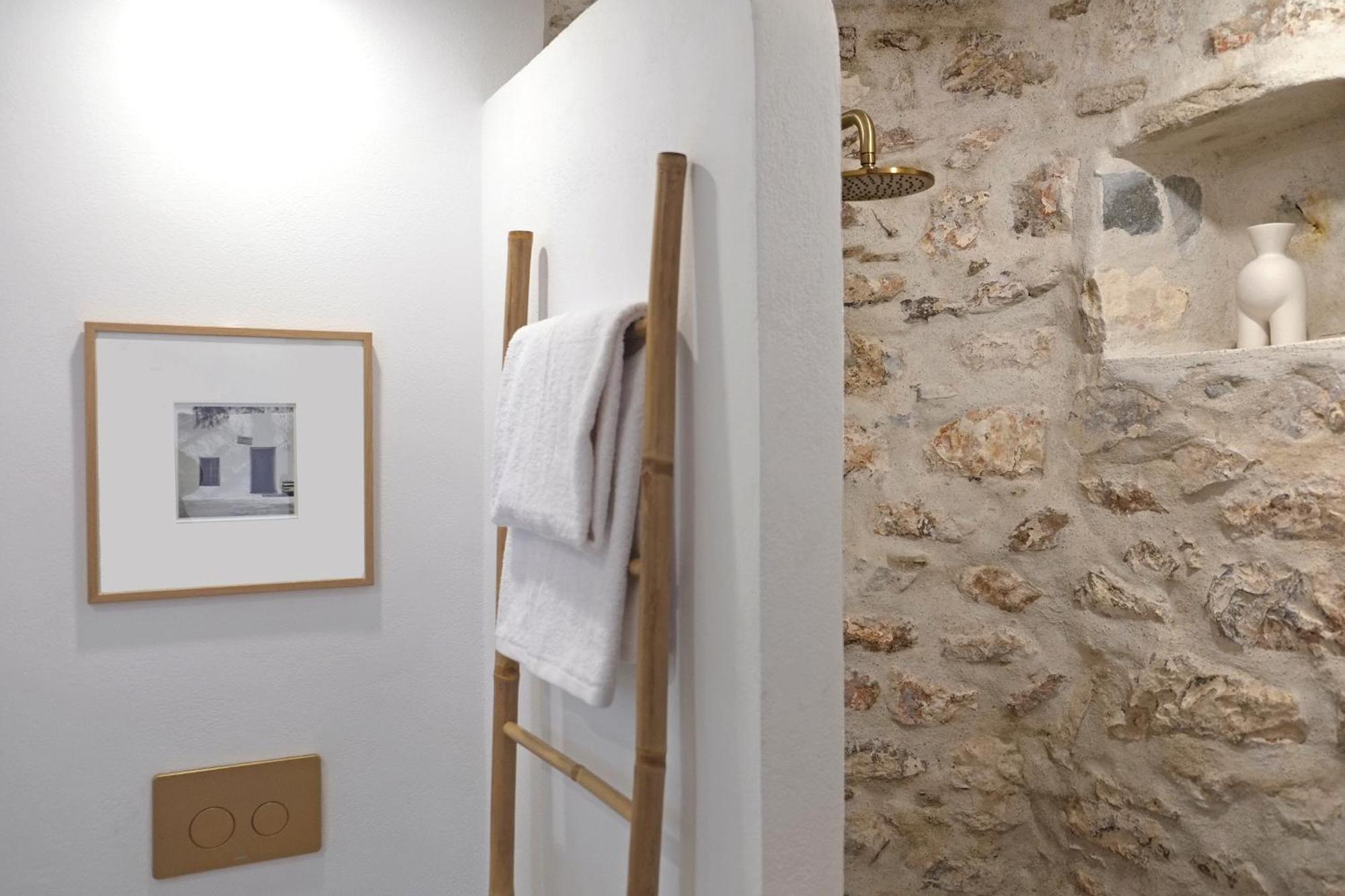 Arta Hydra Hotel Room photo